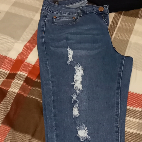 Jeans - Picture 1 of 2